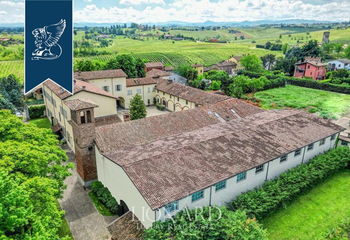 Image No.54-10 Bed Farmhouse for sale