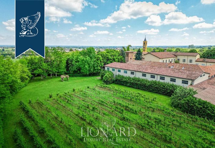 Image No.58-10 Bed Farmhouse for sale