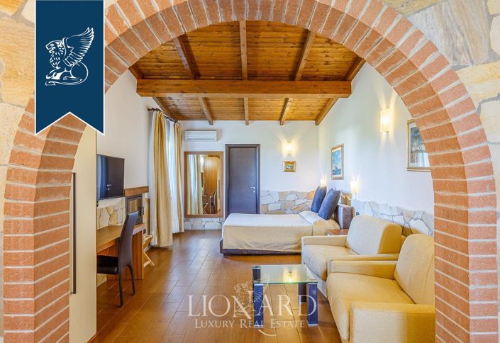 Image No.18-30 Bed Farmhouse for sale