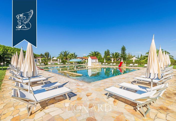 Image No.6-30 Bed Farmhouse for sale