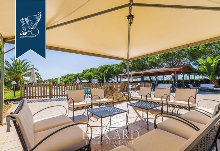 Image No.8-30 Bed Farmhouse for sale