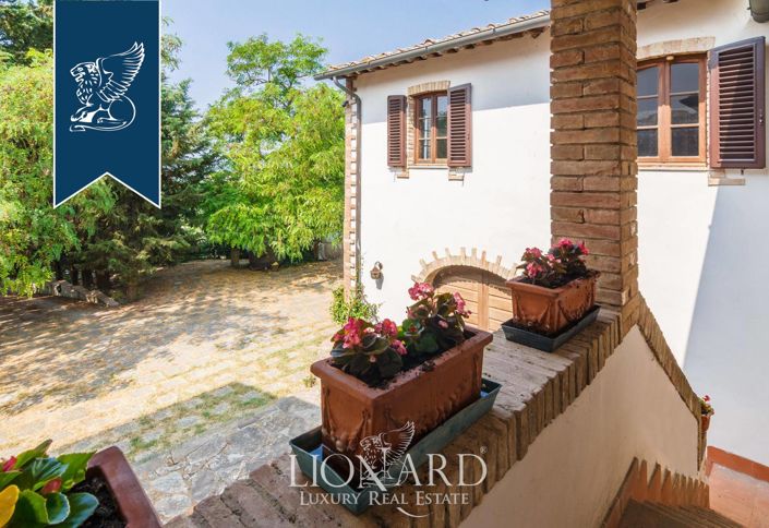 Image No.17-6 Bed Country House for sale