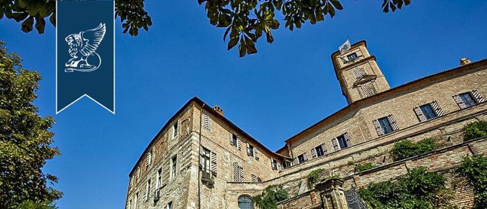 Image No.4-27 Bed Property for sale