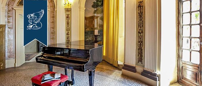 Image No.45-27 Bed Property for sale