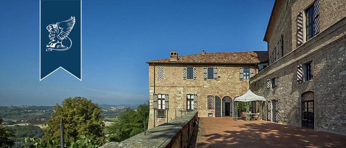 Image No.6-27 Bed Property for sale