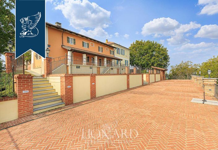 Image No.14-10 Bed Villa for sale