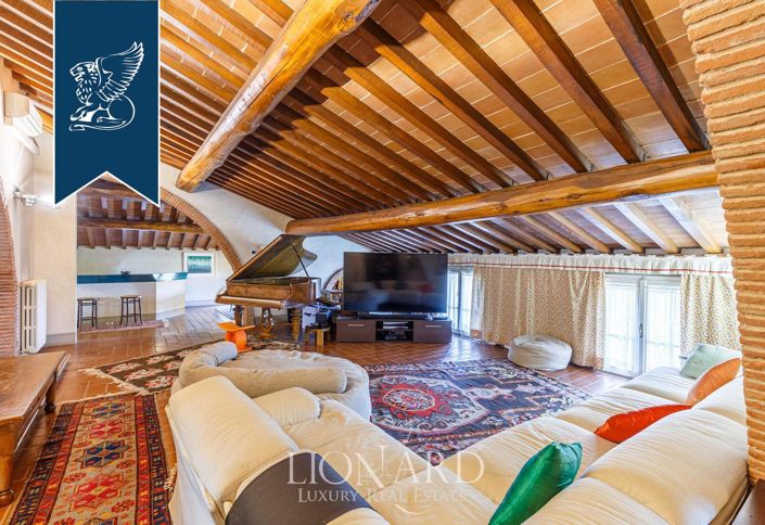 Image No.19-12 Bed Villa for sale