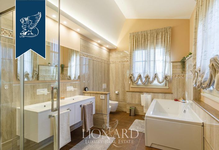 Image No.21-12 Bed Villa for sale