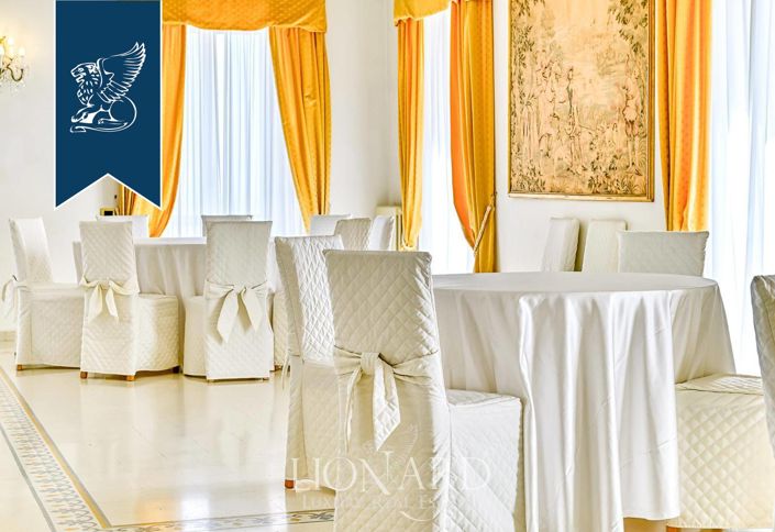 Image No.18-9 Bed Villa for sale