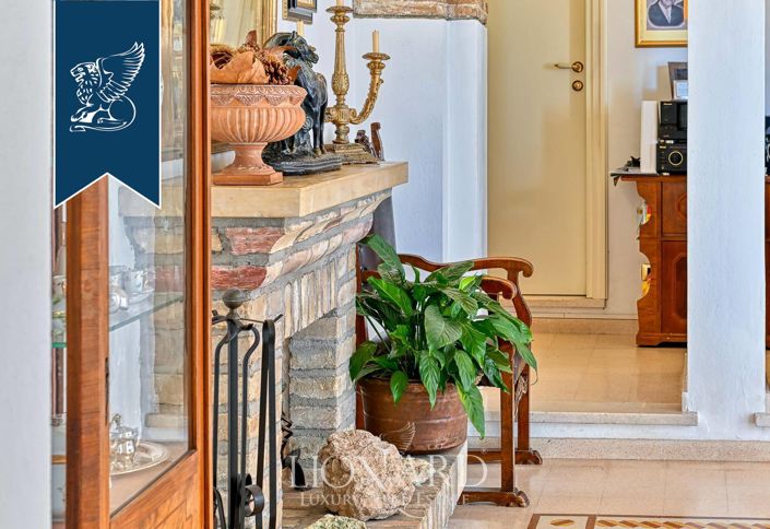 Image No.9-9 Bed Villa for sale