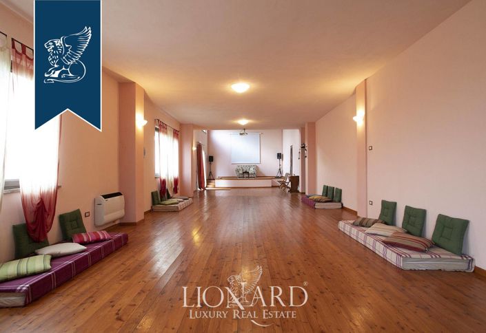 Image No.34-15 Bed Farmhouse for sale