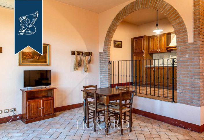 Image No.11-18 Bed Villa for sale