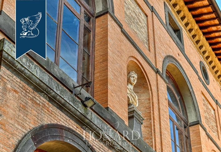 Image No.15-35 Bed Property for sale