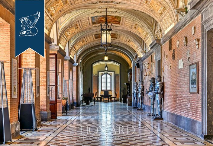 Image No.16-35 Bed Property for sale