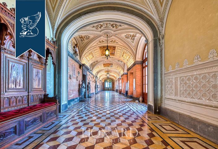 Image No.17-35 Bed Property for sale