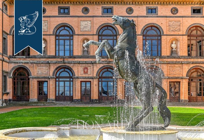 Image No.6-35 Bed Property for sale