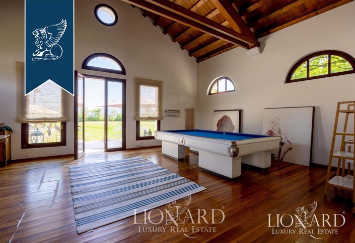 Image No.17-12 Bed Villa for sale