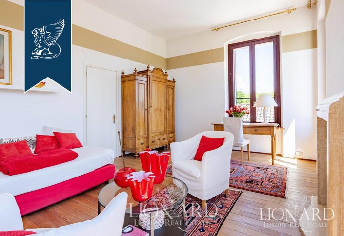 Image No.41-12 Bed Villa for sale