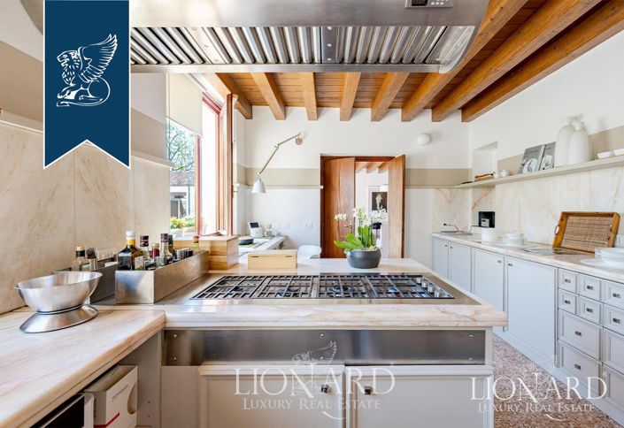 Image No.44-12 Bed Villa for sale