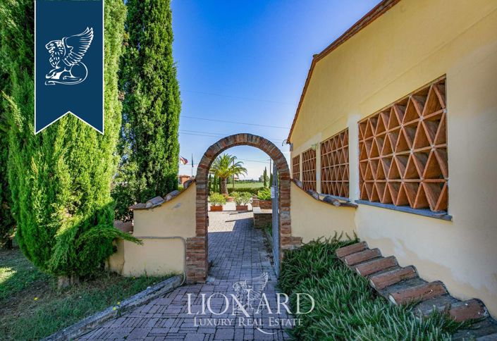 Image No.20-20 Bed Farmhouse for sale