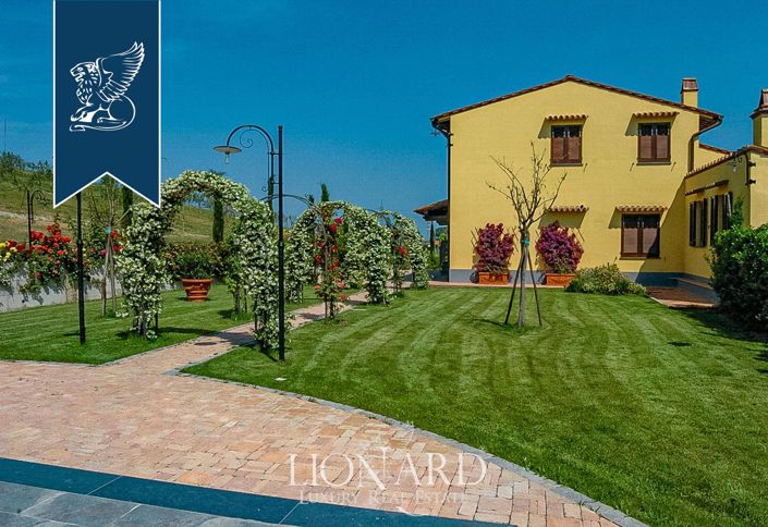 Image No.21-20 Bed Farmhouse for sale