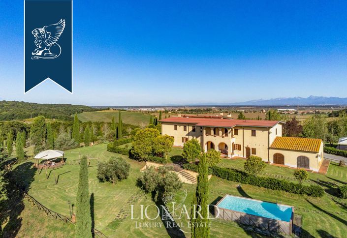 Image No.5-20 Bed Farmhouse for sale