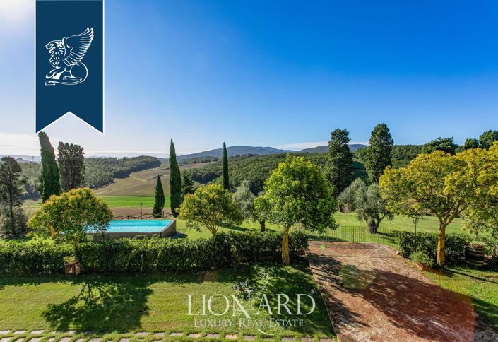 Image No.7-20 Bed Farmhouse for sale