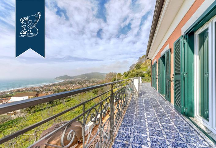 Image No.11-9 Bed Villa for sale