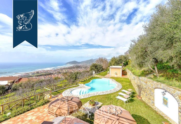 Image No.12-9 Bed Villa for sale