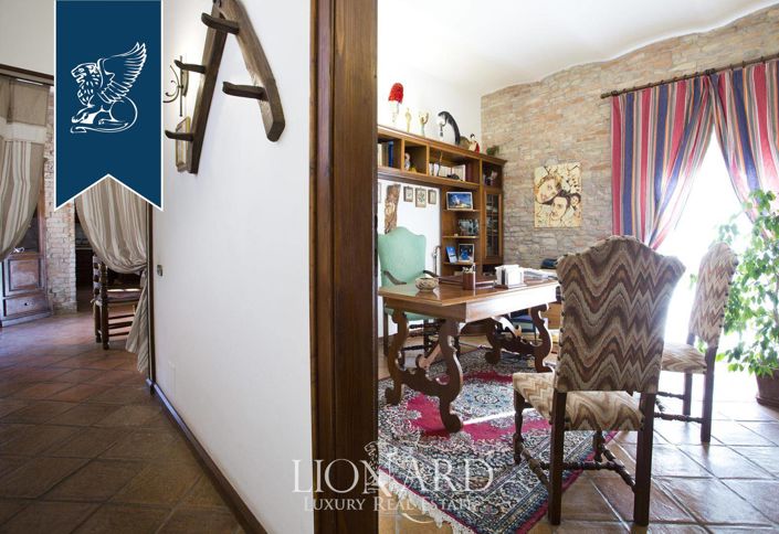 Image No.44-12 Bed Villa for sale