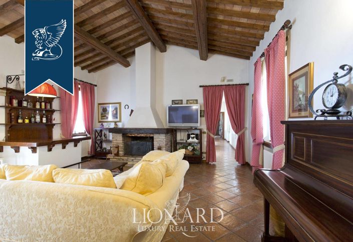 Image No.50-12 Bed Villa for sale