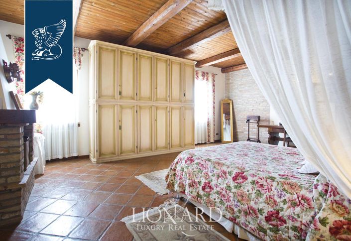 Image No.56-12 Bed Villa for sale