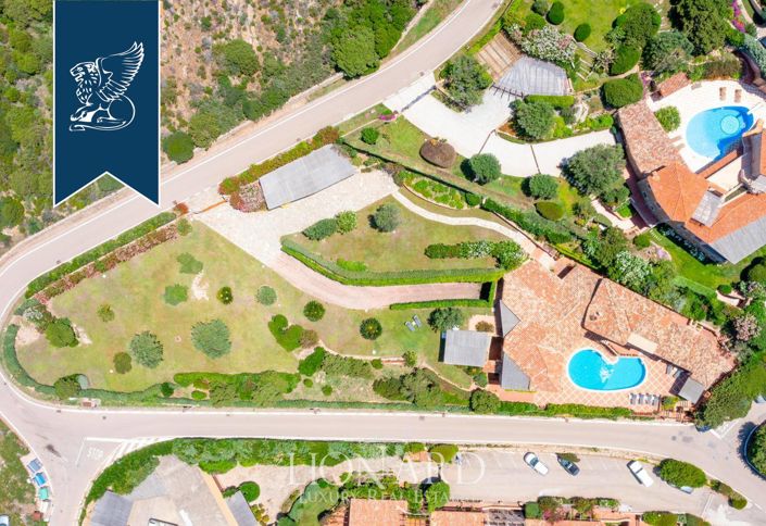 Image No.9-8 Bed Villa for sale