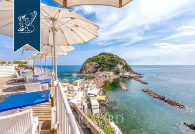 1 - Naples, Un hôtel