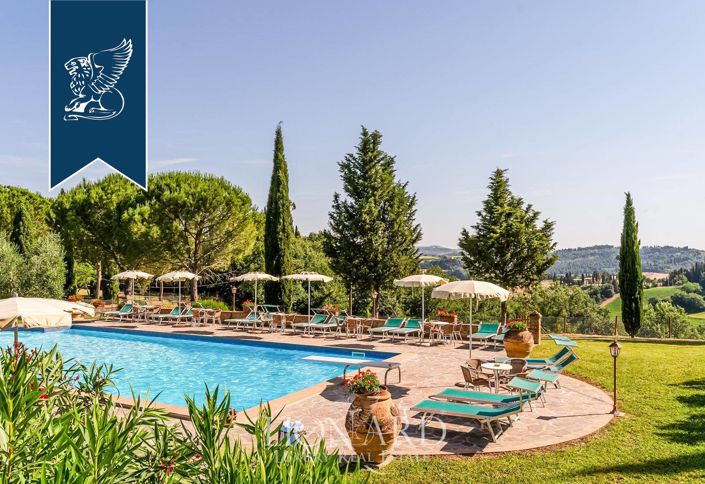 Image No.13-14 Bed Farmhouse for sale