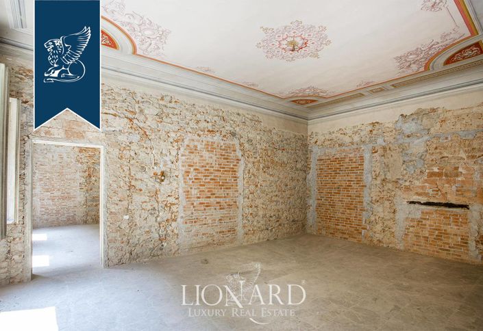 Image No.13-15 Bed Property for sale