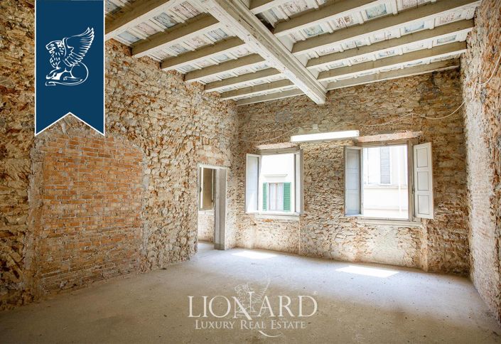 Image No.17-15 Bed Property for sale