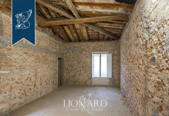 Image No.18-15 Bed Property for sale