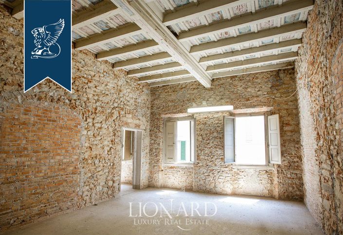 Image No.24-15 Bed Property for sale