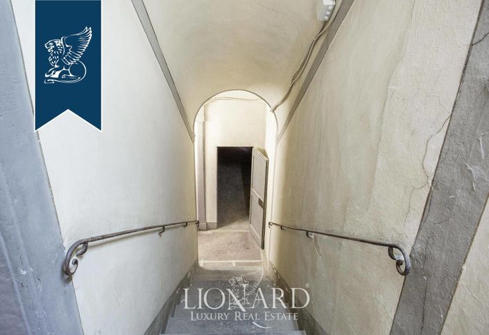 Image No.27-15 Bed Property for sale