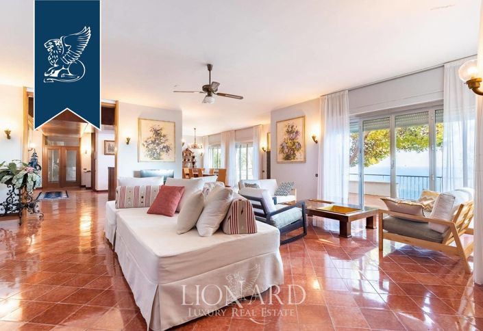 Image No.10-11 Bed Villa for sale