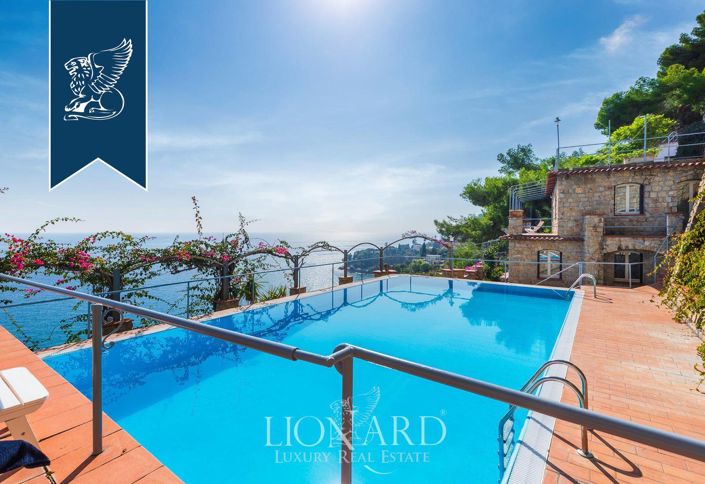 Image No.19-11 Bed Villa for sale