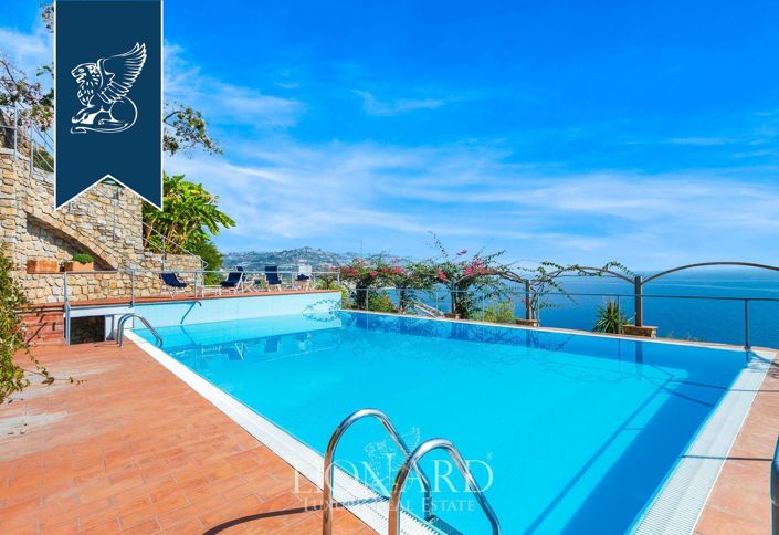 Image No.20-11 Bed Villa for sale