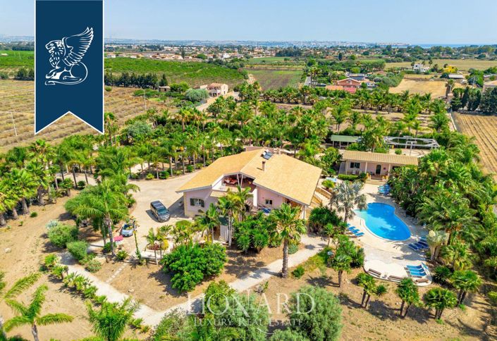 Image No.20-10 Bed Villa for sale