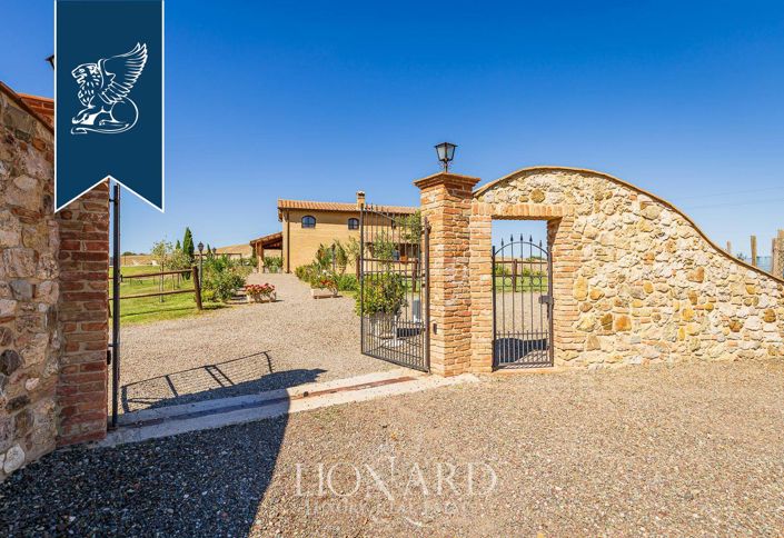 Image No.10-10 Bed Farmhouse for sale