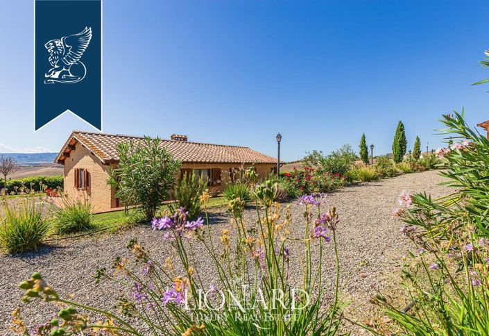 Image No.11-10 Bed Farmhouse for sale