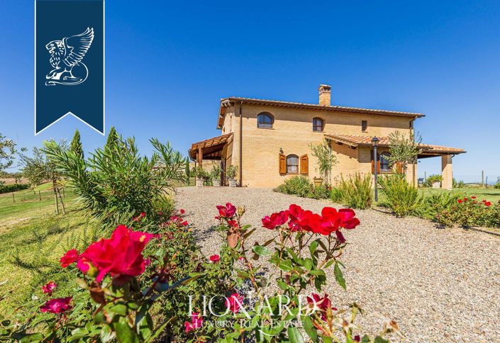 Image No.17-10 Bed Farmhouse for sale