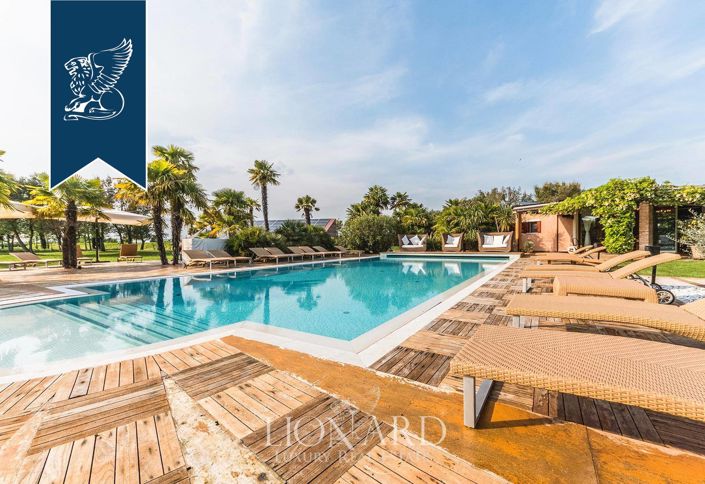 Image No.10-4 Bed Villa for sale