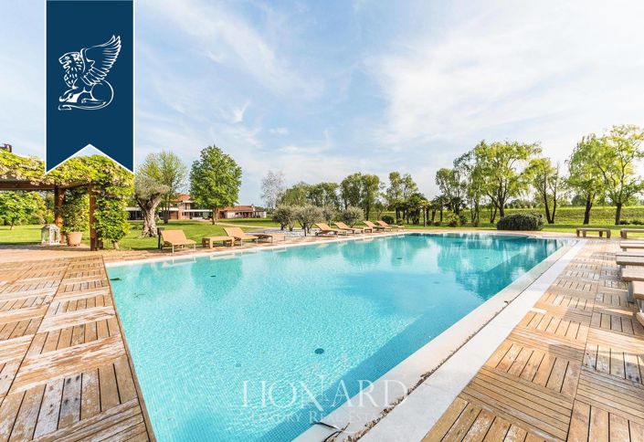 Image No.2-4 Bed Villa for sale