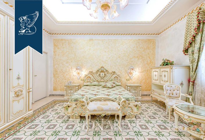 Image No.12-21 Bed Hotel for sale